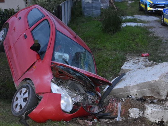 Wypadek w Goździe Lipińskim. Pijany 23-latek wjechał w przepust