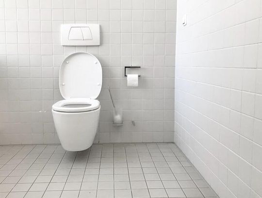 Wysoki standard publicznych toalet
