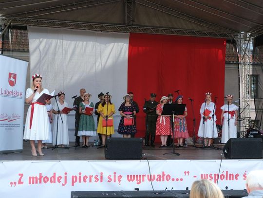 "Z młodej piersi się wyrwało…” za nami wspólne śpiewanie pieśni patriotycznych