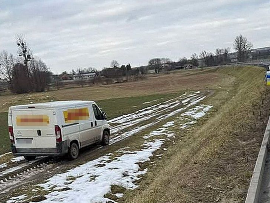 Zabrał kurierowi auto. Powodem był zawód miłosny