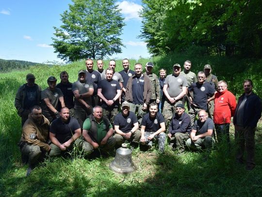 Zaginiony dzwon odnaleziony w lesie pod Birczą