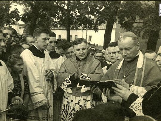 Zbieramy zdjęcia z pobytu biskupa Stefana Wyszyńskiego