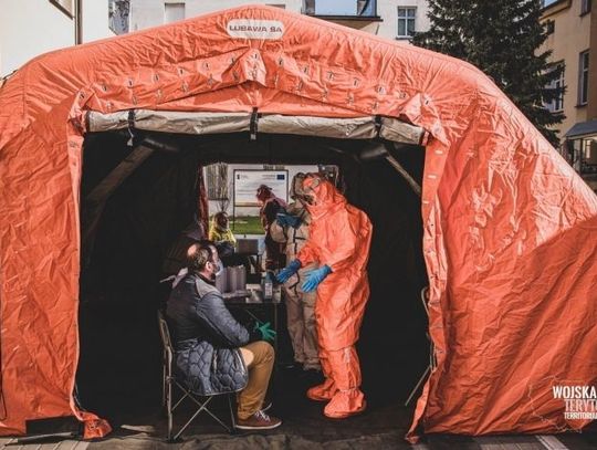 Żołnierze 2 LBOT pobiorą wymazy na obecność COVID-19 od pracowników DPS-ów 