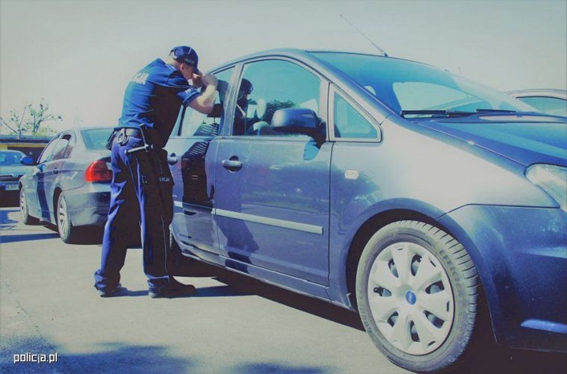 Auto pozostawione w pełnym słońcu może być niebezpieczne 