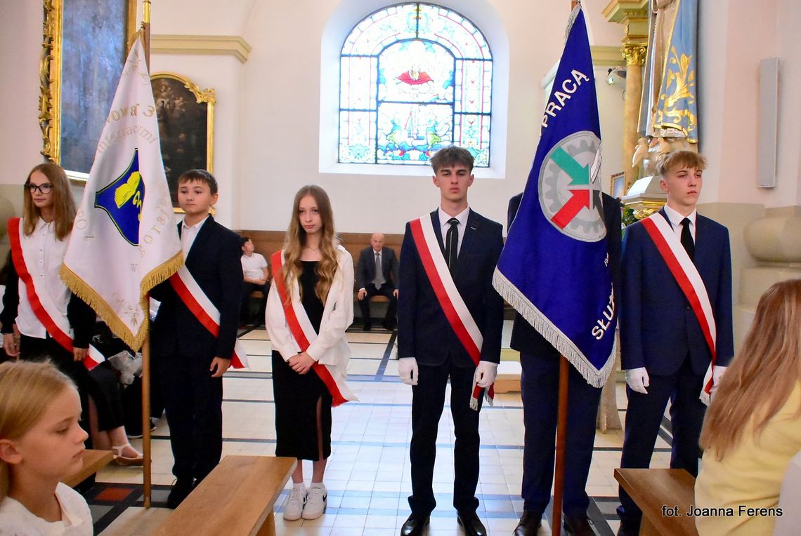 Biłgoraj. Nowy rok szkolny rozpoczęty modlitwą Biłgoraj. Nowy rok szkolny rozpoczęty modlitwą