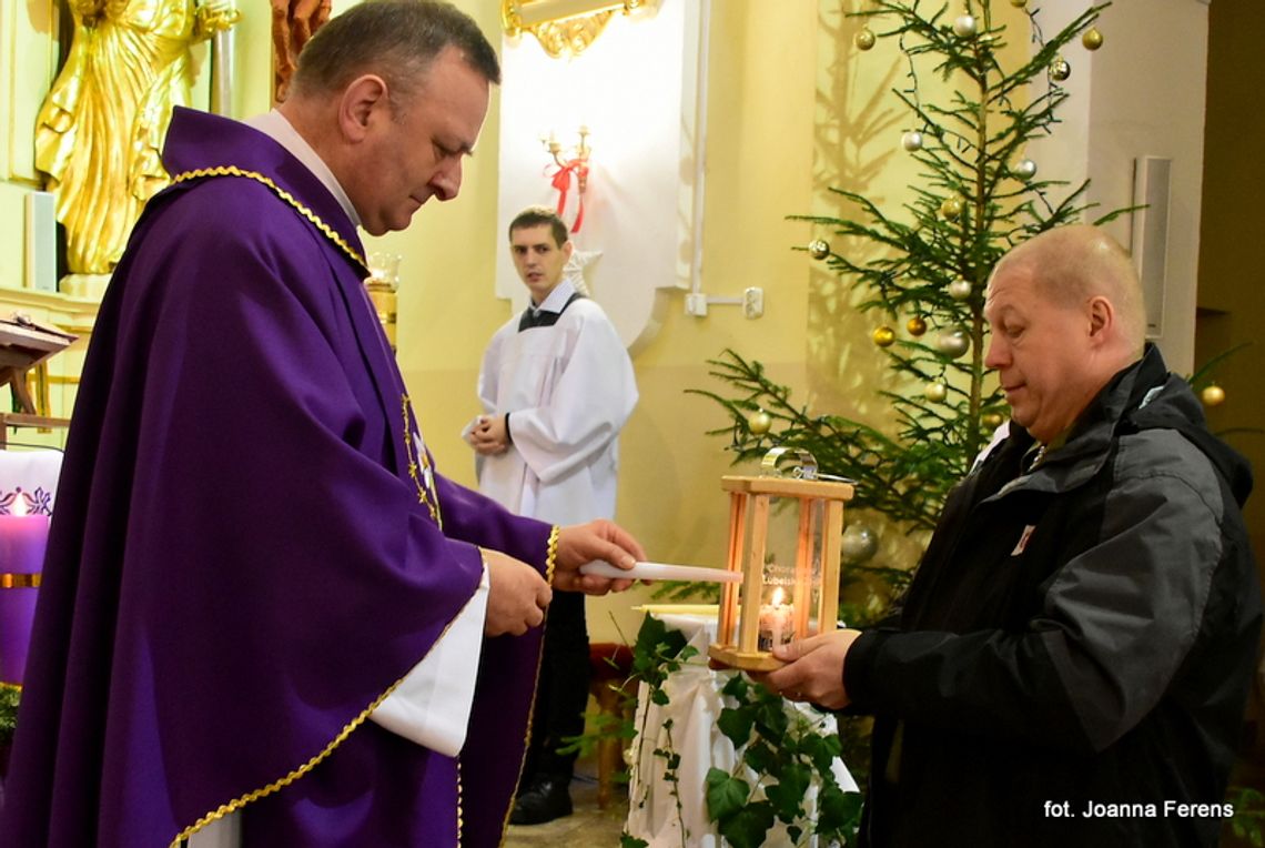 Biłgoraj. Przekazanie Betlejemskiego Światła Pokoju