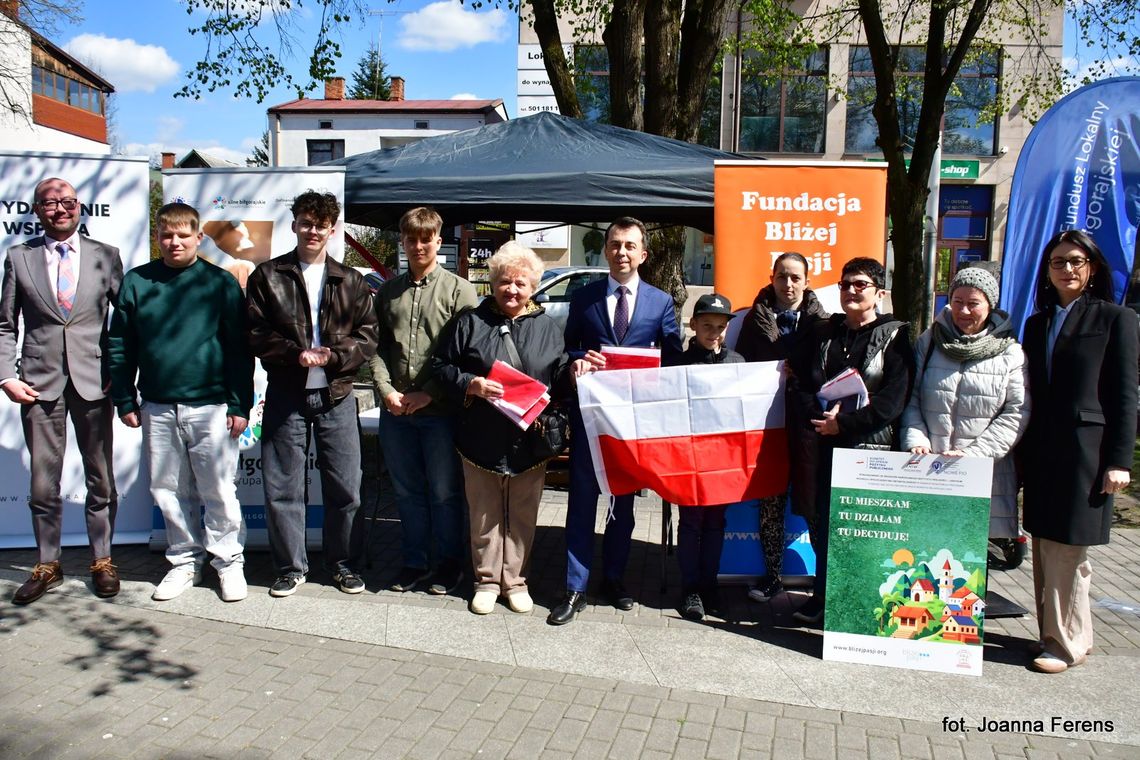 Biłgoraj. Spacer z flagą