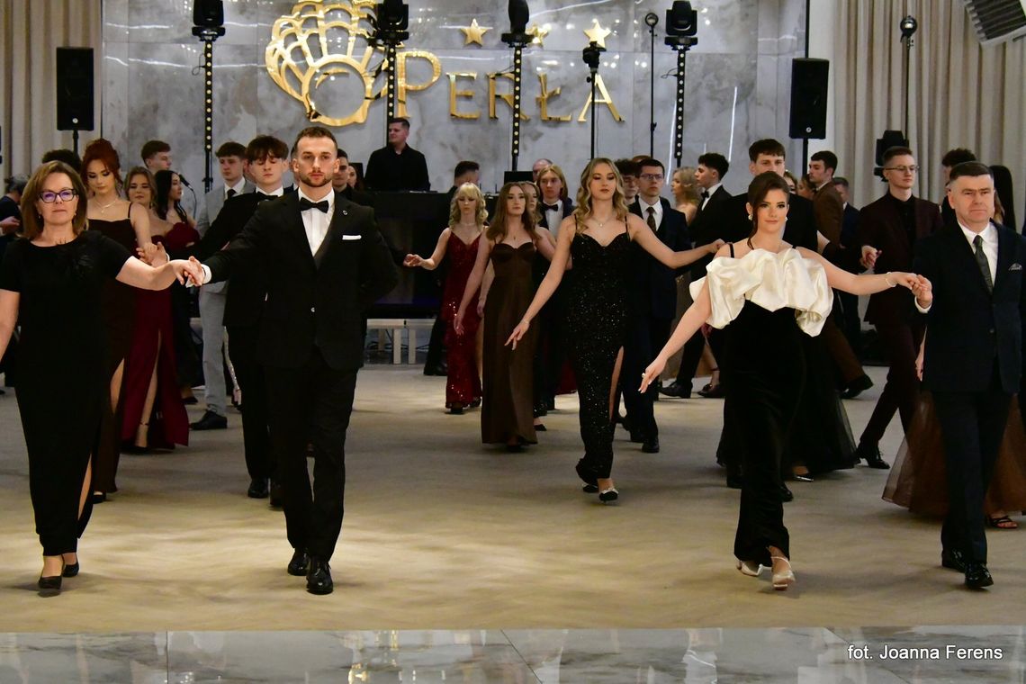 Biłgoraj. Studniówka maturzystów Zespołu Szkół Budowlanych i Ogólnokształcących