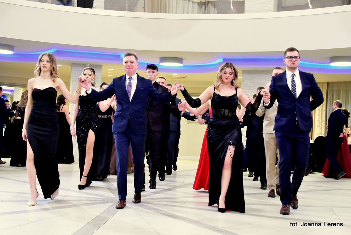 Biłgoraj. Studniówka maturzystów ZSZiO