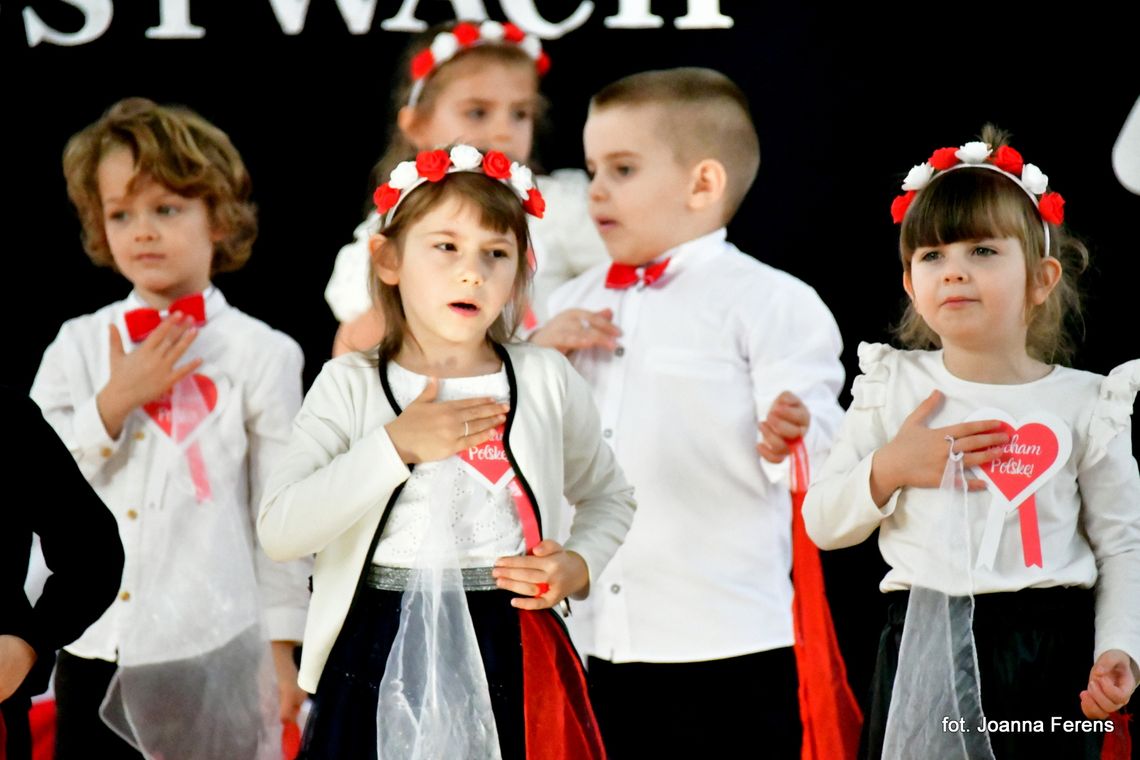 Biszcza. Szkoła do hymnu