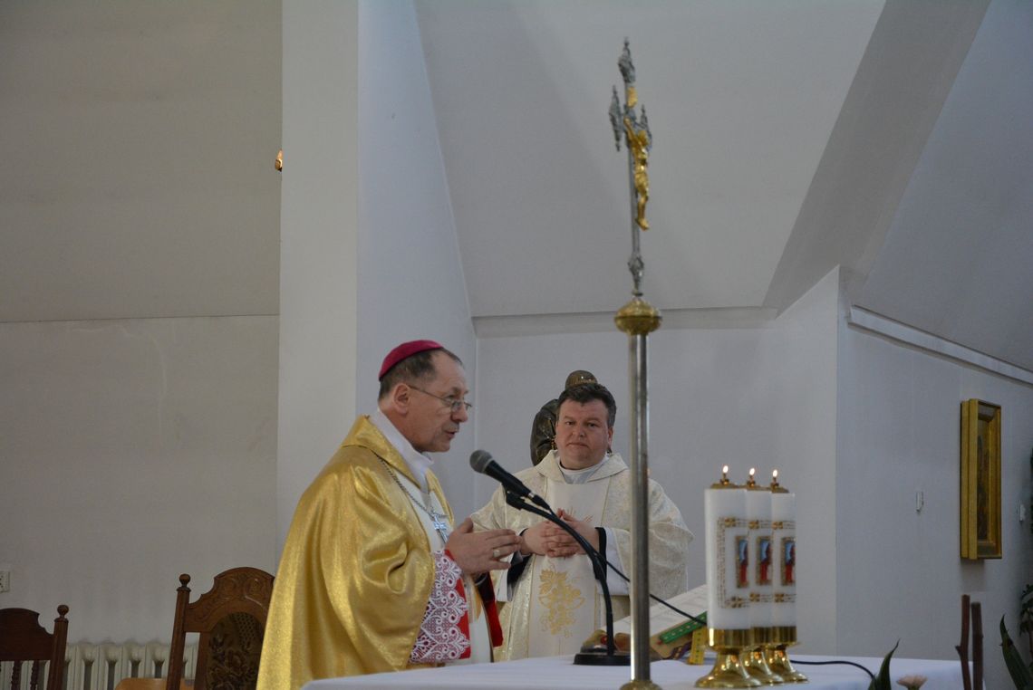 Bp Marian Rojek odwiedził chorych 