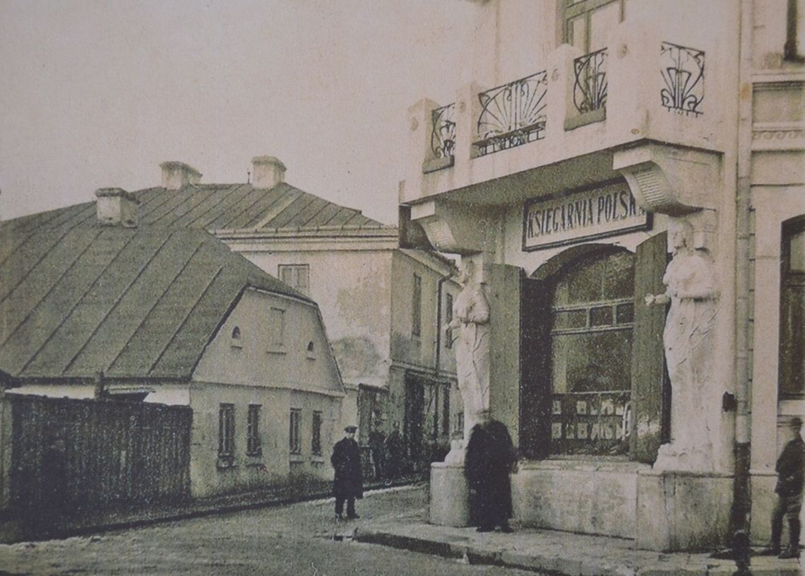 Czy na Dom Centralny w Zamościu powrócą Kariatydy, sowy i maszkarony?