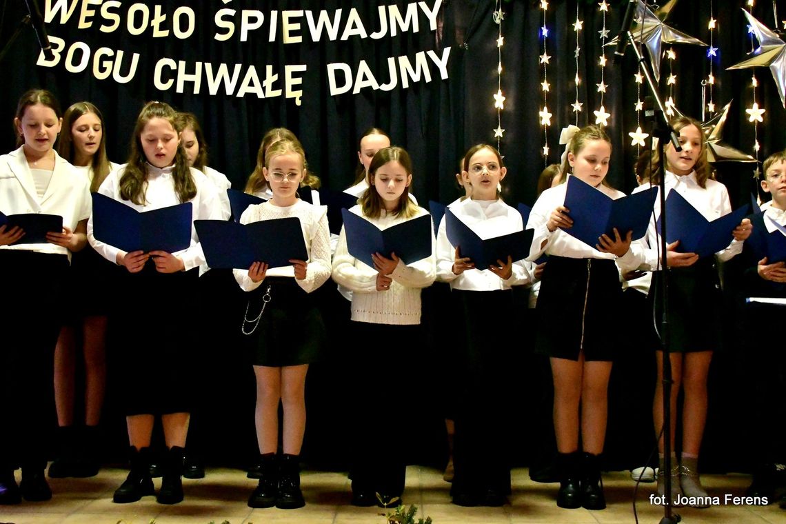 Dąbrówka. Wspólne kolędowanie w remizie OSP
