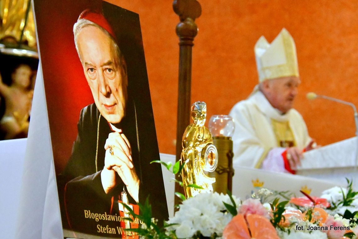 Goraj. Wprowadzenie relikwii Prymasa Tysiąclecia