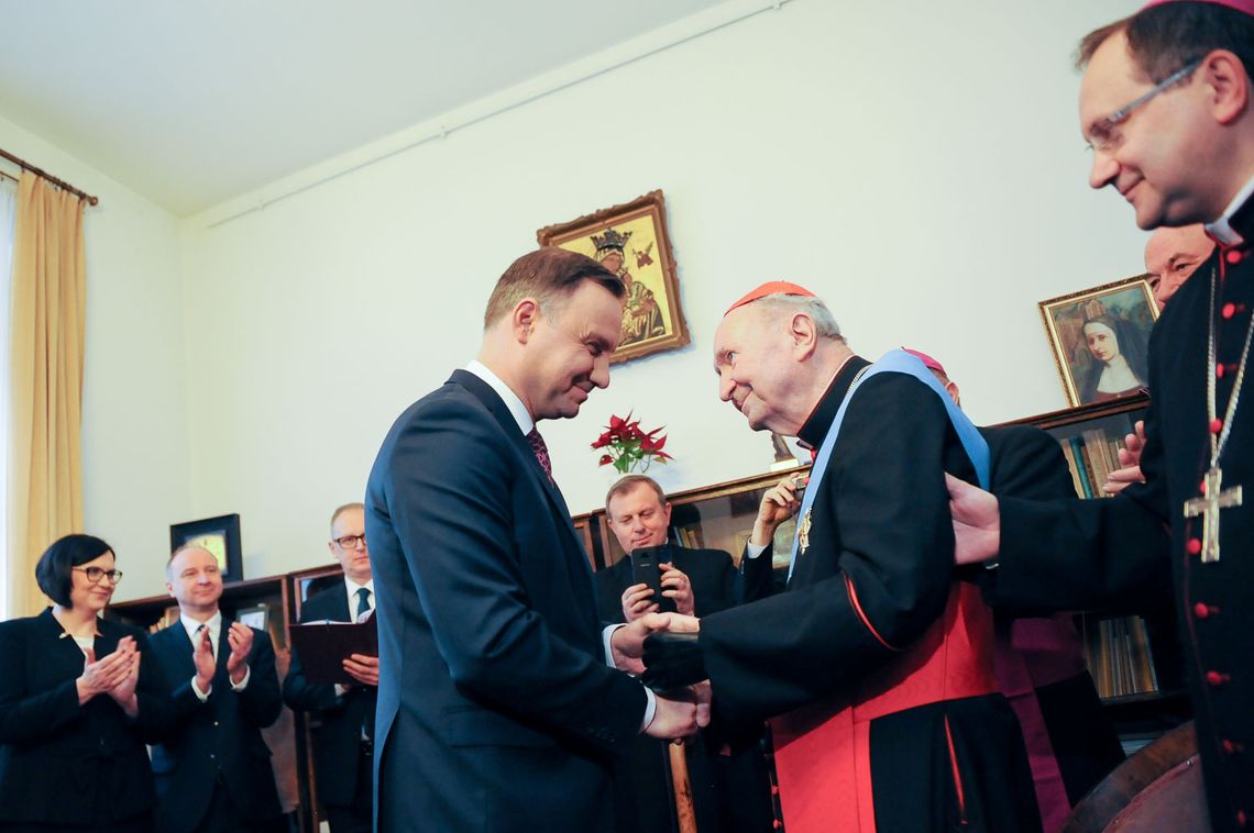 Kardynał Jaworski odznaczony Orderem Orła Białego