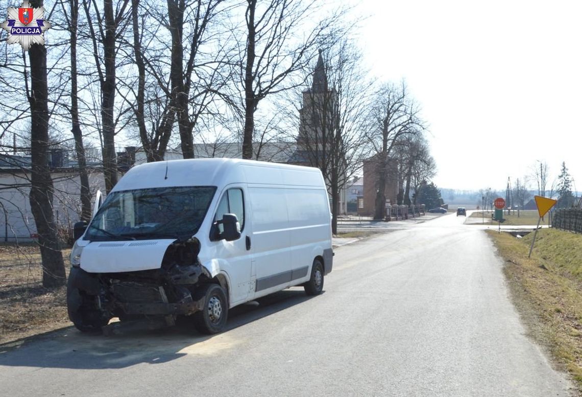 Kolizja busa z osobówką w Horyszowie Polskim