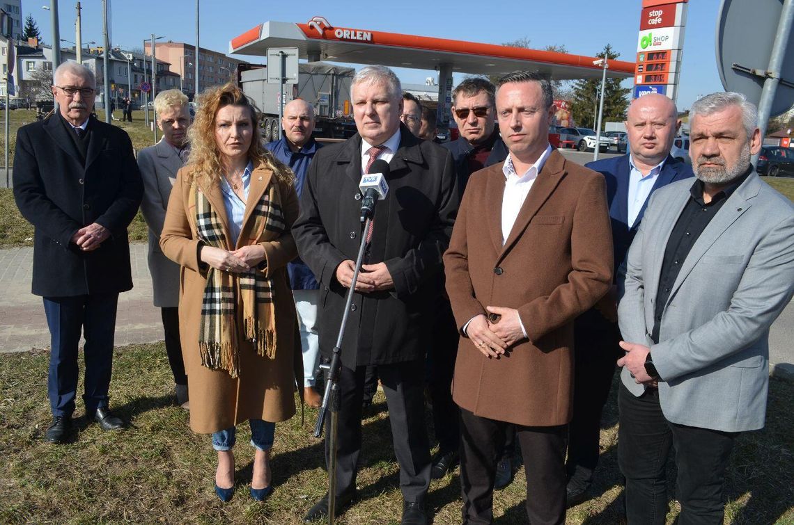 Konferencja prasowa poświęconą rosnącym cenom paliw