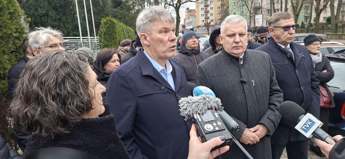 Konferencja prasowa przy Starostwie Powiatowym w Hrubieszowie (27.11) Konferencja prasowa przy Starostwie Powiatowym w Hrubieszowie (27.11)