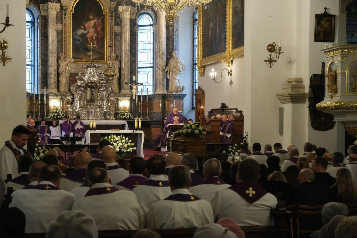 Modlitwa za zmarłych kapłanów i pogrzeb śp. ks. Adama Firosza Modlitwa za zmarłych kapłanów i pogrzeb śp. ks. Adama Firosza