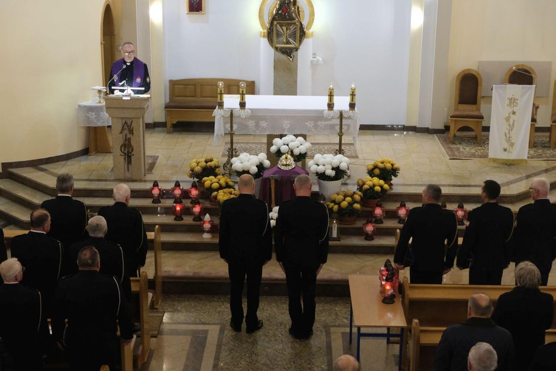 Msza Święta w intencji zmarłych strażaków