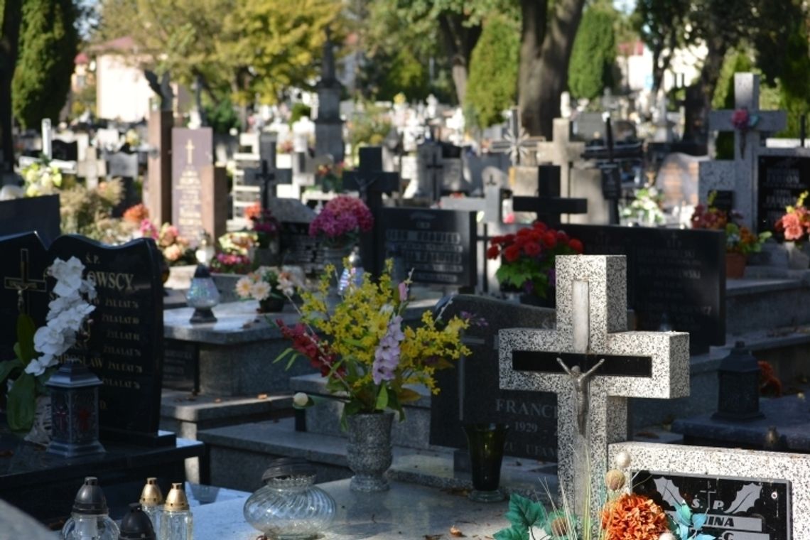 Msze święte na zamojskich cmentarzach