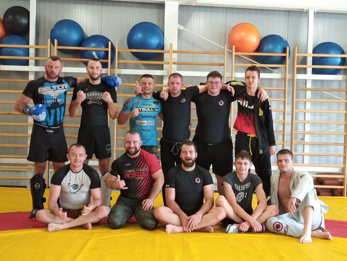 Nie ważne, czyja ręka będzie w górze. Przygotowania do Gali MMA Nie ważne, czyja ręka będzie w górze. Przygotowania do Gali MMA