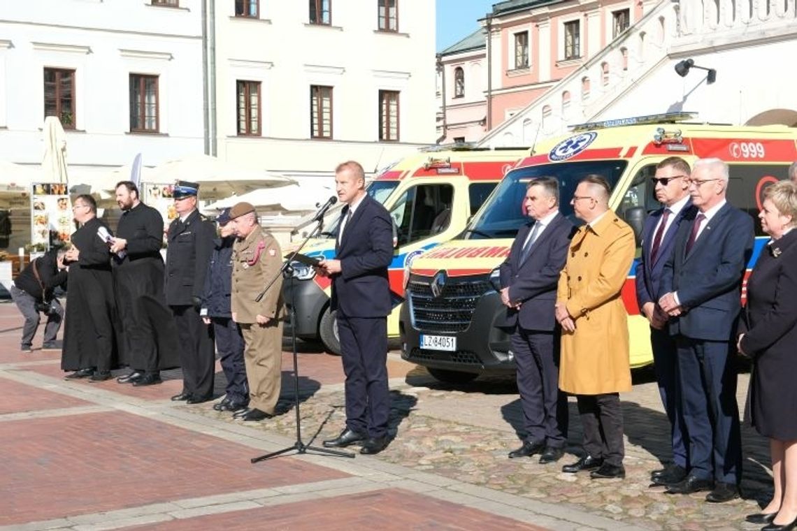 Oddanie do użytku czterech nowych ambulansów dla Samodzielnej Publicznej Stacji Pogotowia i Transportu Sanitarnego w Zamościu