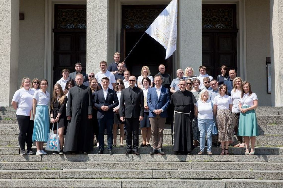 Ogólnopolskiemu Konkursowi Wiedzy Biblijnej towarzyszy hasło: Poczuj radość Ewangelii