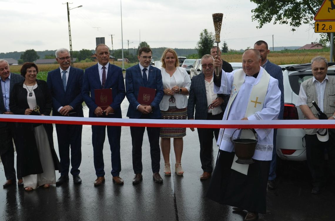 Poświęcenie drogi powiatowej nr 3274L relacji: Miączyn-Niewirków-Dub na odcinku Miączyn-Niewirków