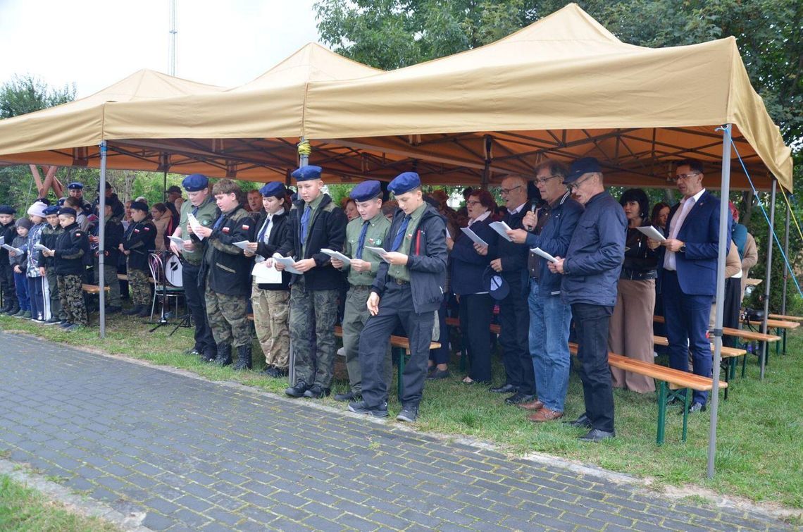 Patriotyczne śpiewanie w Telatynie Patriotyczne śpiewanie w Telatynie