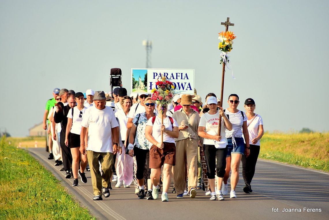 Pielgrzymi z Łukowej wyruszyli do Matki Bożej Jagodnej