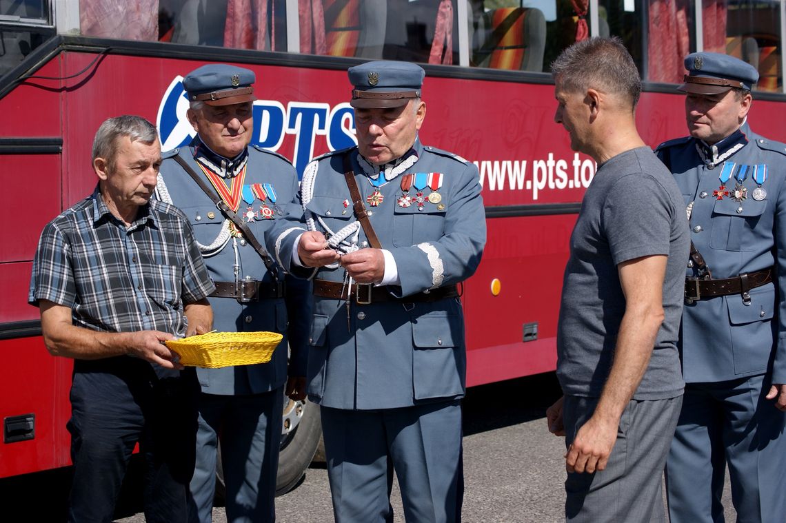 Piłsudczycy przekazali autokar Ukrainie
