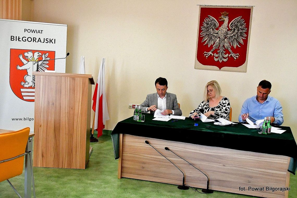 Podpisanie umów na prace modernizacyjne w gminie Goraj w ramach projektu e-Geodezja II