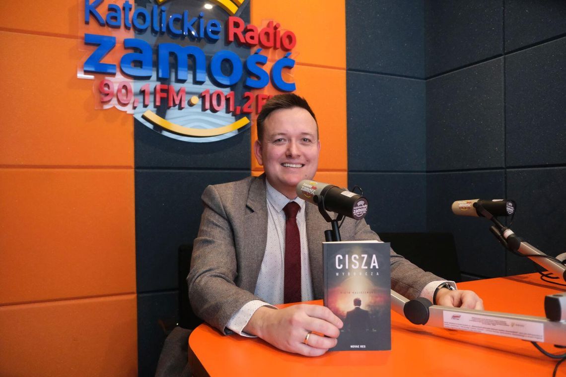 Polityka w literaturze: jak fikcja opisuje mechanizmy władzy