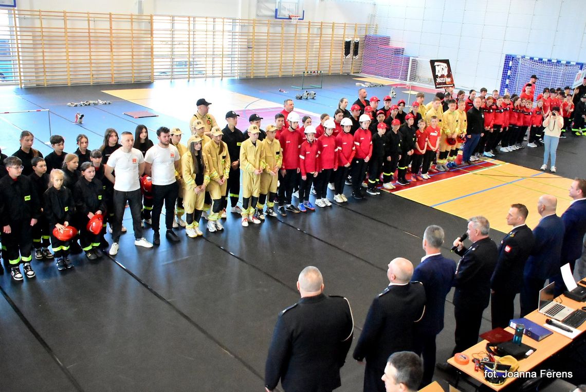 Potok Górny. Młodzi strażacy rywalizowali w halowych zawodach powiatowych