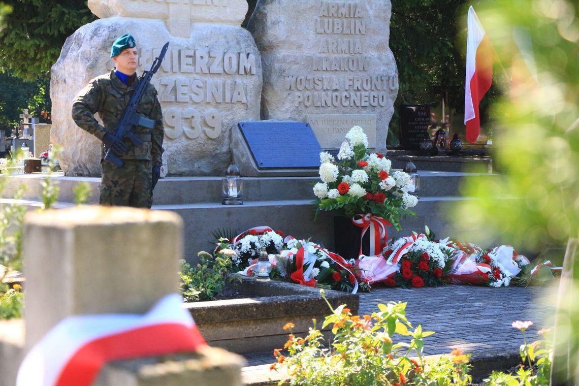 Powiatowe uroczystości szkolno-patriotyczne w Krasnobrodzie