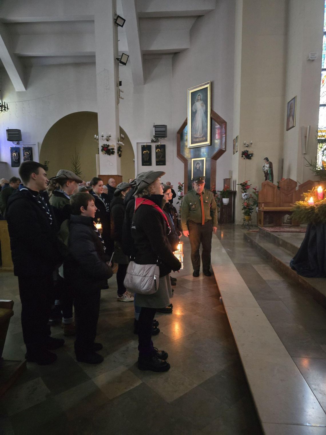 Przekazano Betlejemskie Światło Pokoju do parafii pw. św. Józefa w Tomaszowie Lubelskim