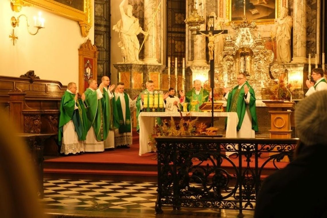 Rozpoczęto diecezjalny etap synodu 
