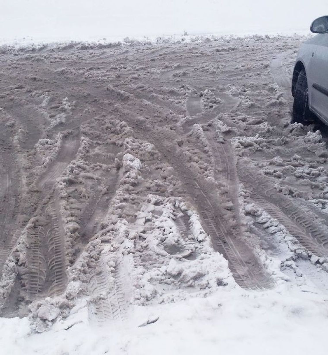 Śliskość powodem wielu kolizji 