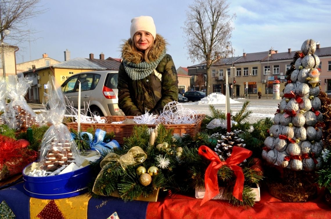 Świąteczne rękodzieła na lubaczowskim rynku