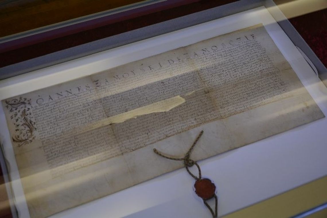 Uroczystość przekazania aktu lokacyjnego Zamościa do Archiwum Państwowego w Zamościu