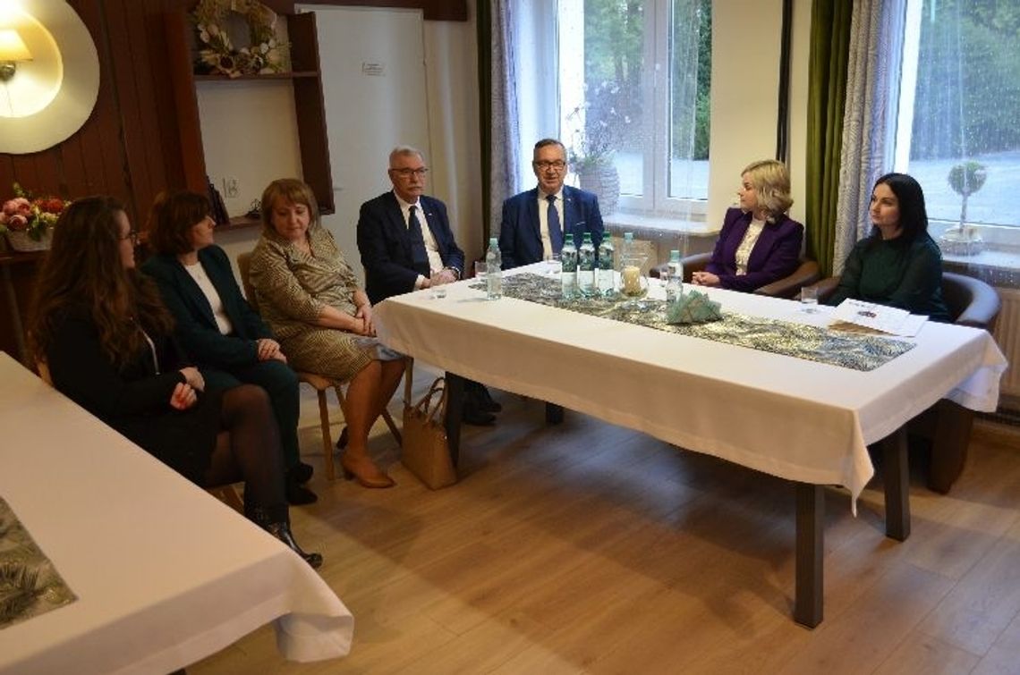 Wiceminister Rodziny i Polityki Społecznej Stanisław Szwed odwiedził Dom Pomocy Społecznej w Krasnobrodzie