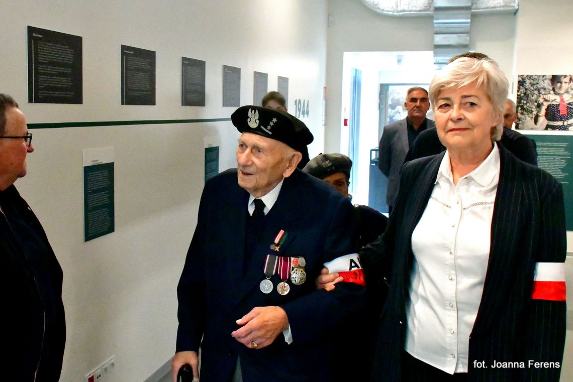 Wizyta żołnierzy Armii Krajowej w osuchowskim muzeum