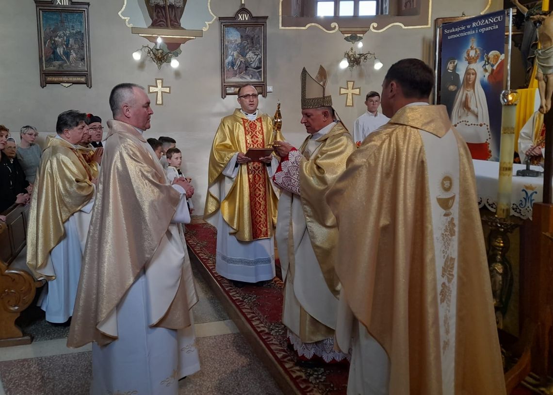 Wprowadzenie relikwii św. Jana Pawła II do parafii Lipsko k. Narola