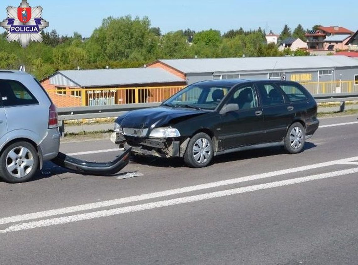 Wypadek z udziałem trzech samochodów