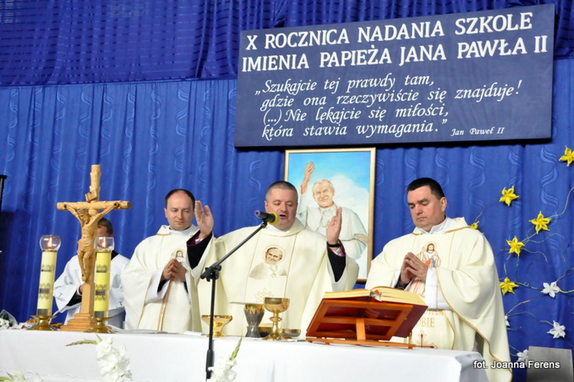 X rocznica nadania Szkole w Dereźni im. Papieża Jana Pawła II