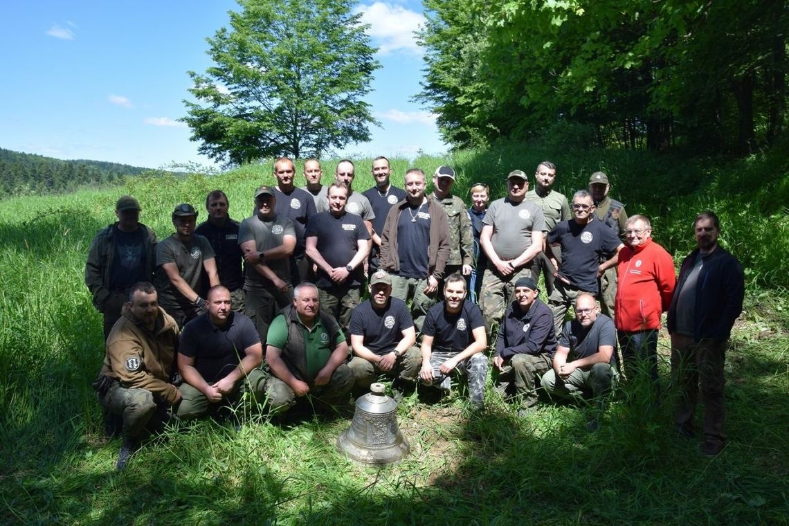 Zaginiony dzwon odnaleziony w lesie pod Birczą