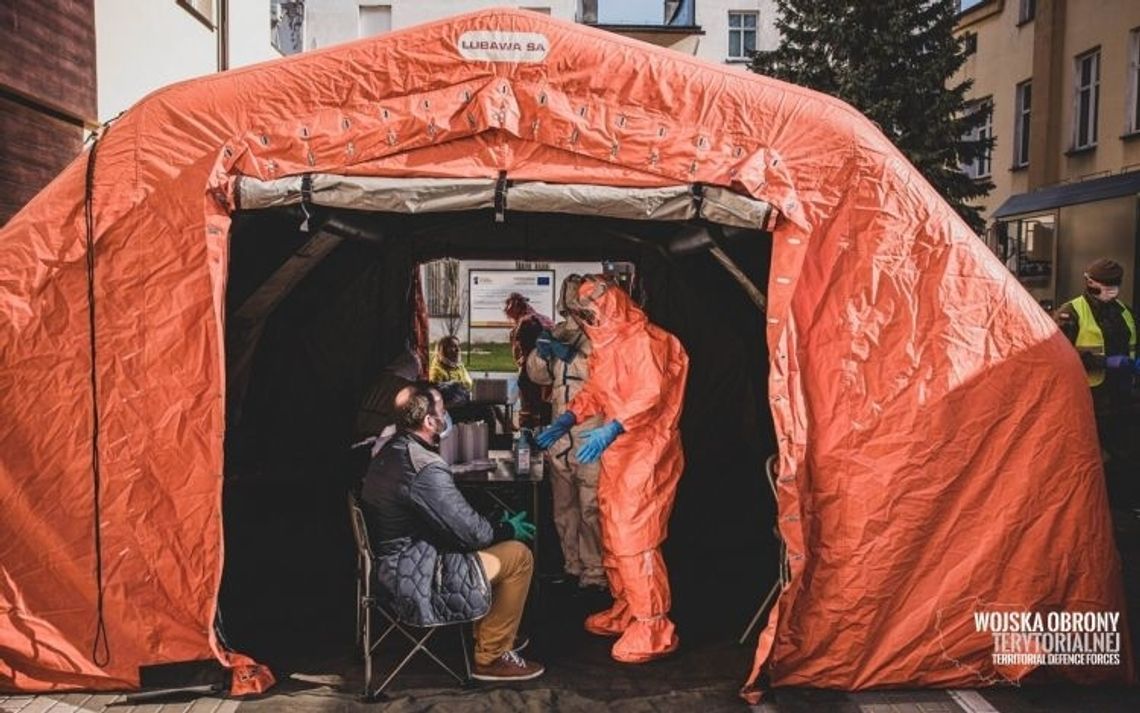 Żołnierze 2 LBOT pobiorą wymazy na obecność COVID-19 od pracowników DPS-ów 