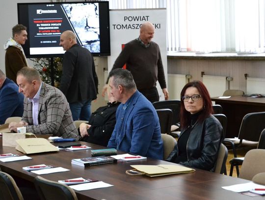 Nowa wystawa i sesja popularno-naukowa poświęcona terrorowi komunistycznemu w powiecie tomaszowskim