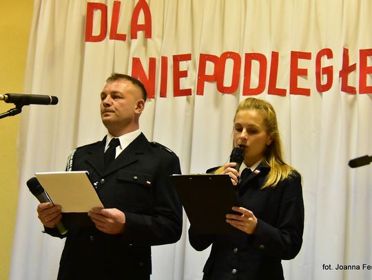 Wspólne śpiewanie dla Niepodległej w Dąbrówce Wspólne śpiewanie dla Niepodległej w Dąbrówce